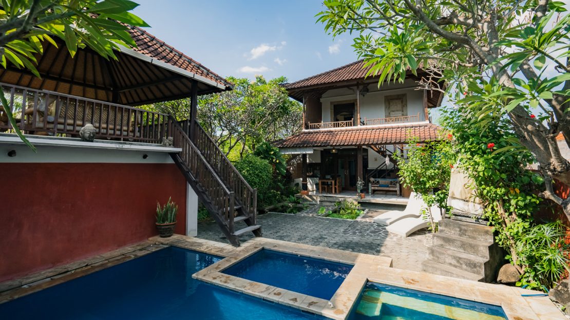 Lovina Villa with pool