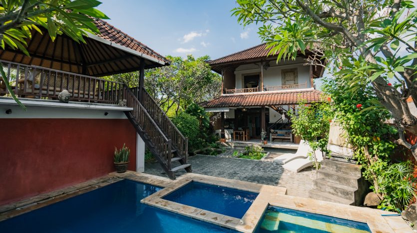 Lovina Villa with pool