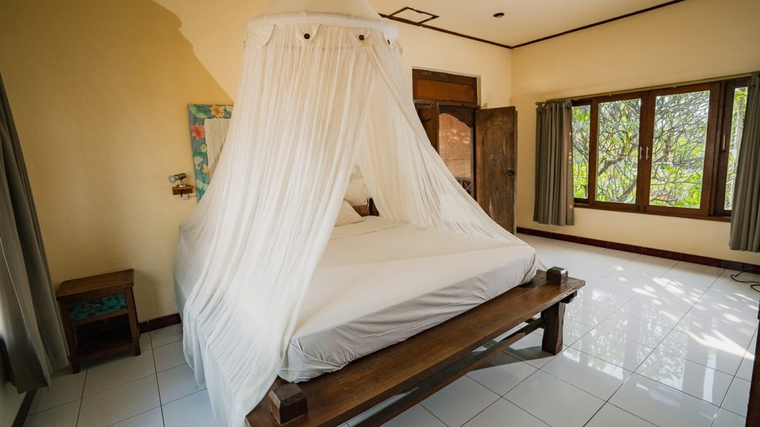 Lovina Villa with guest bedrooms