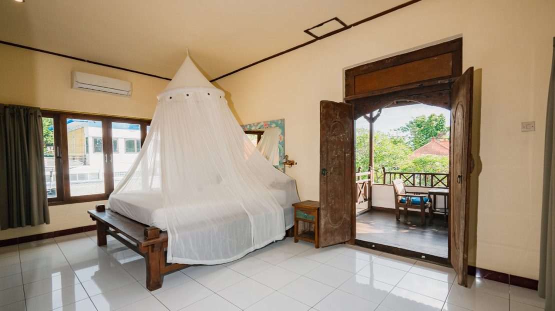 Lovina Villa with guest bedrooms for rent